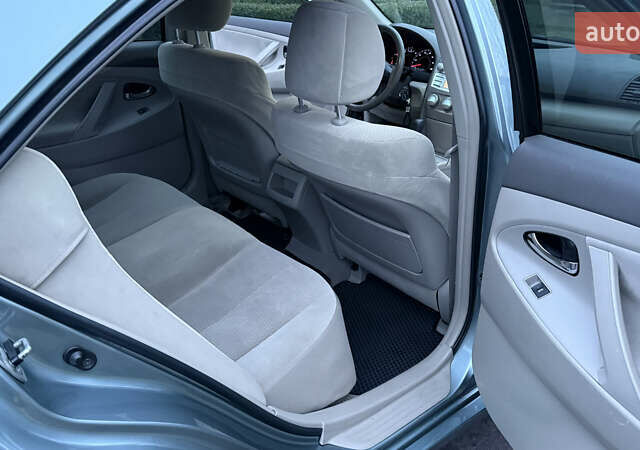 Сірий Тойота Камрі, об'ємом двигуна 2.49 л та пробігом 240 тис. км за 8500 $, фото 9 на Automoto.ua