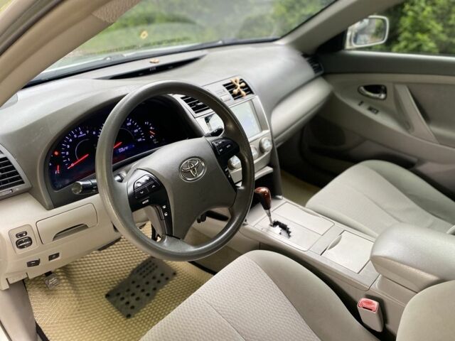 Серый Тойота Камри, объемом двигателя 2.5 л и пробегом 295 тыс. км за 7400 $, фото 15 на Automoto.ua