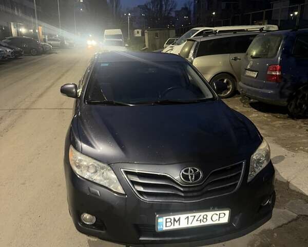Серый Тойота Камри, объемом двигателя 2.39 л и пробегом 265 тыс. км за 10000 $, фото 1 на Automoto.ua