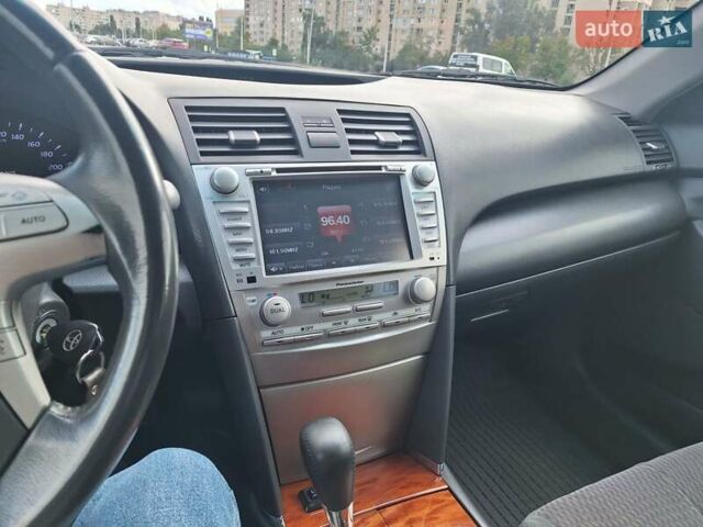 Серый Тойота Камри, объемом двигателя 2.36 л и пробегом 203 тыс. км за 9500 $, фото 13 на Automoto.ua