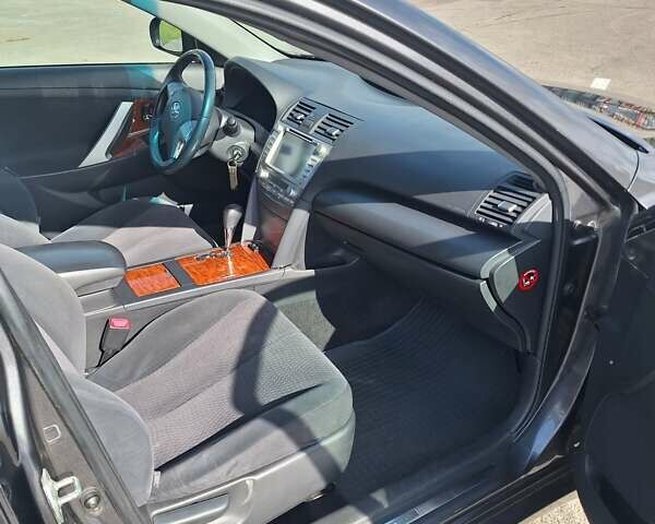 Серый Тойота Камри, объемом двигателя 2.36 л и пробегом 203 тыс. км за 9500 $, фото 10 на Automoto.ua