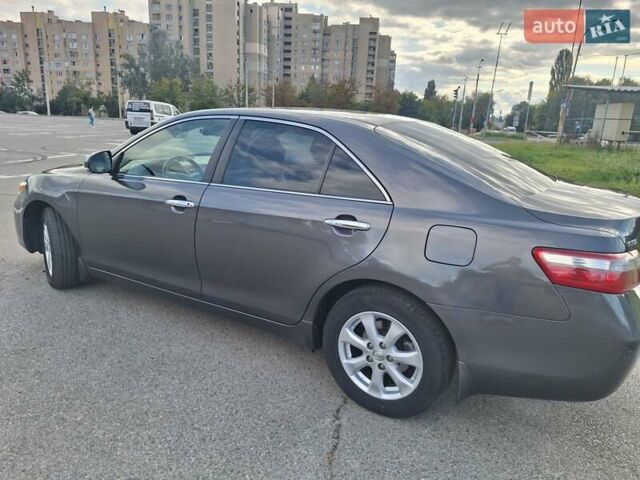 Серый Тойота Камри, объемом двигателя 2.36 л и пробегом 203 тыс. км за 9500 $, фото 6 на Automoto.ua