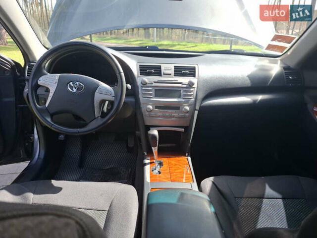 Сірий Тойота Камрі, об'ємом двигуна 2.4 л та пробігом 190 тис. км за 11000 $, фото 8 на Automoto.ua