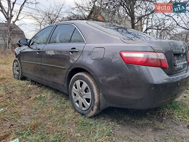 Серый Тойота Камри, объемом двигателя 2.4 л и пробегом 200 тыс. км за 4699 $, фото 17 на Automoto.ua