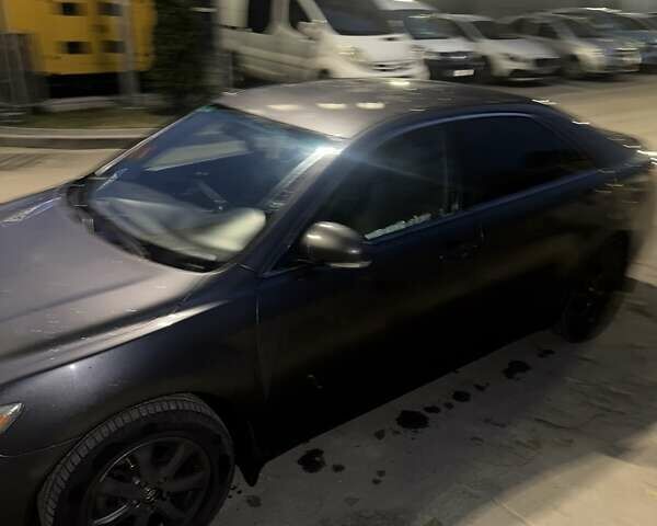 Серый Тойота Камри, объемом двигателя 2.39 л и пробегом 265 тыс. км за 10000 $, фото 2 на Automoto.ua