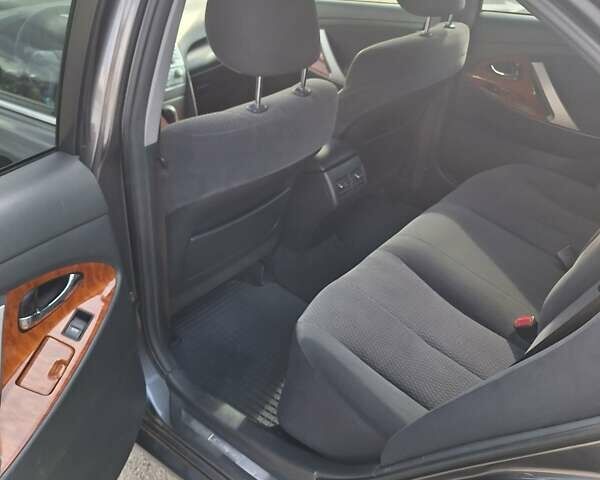 Серый Тойота Камри, объемом двигателя 2.36 л и пробегом 203 тыс. км за 9500 $, фото 8 на Automoto.ua