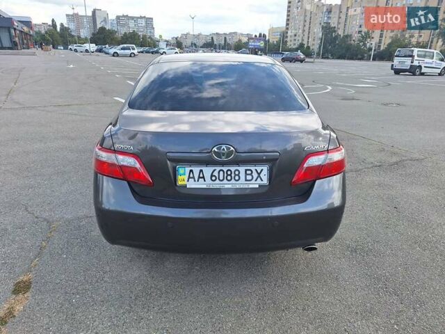 Серый Тойота Камри, объемом двигателя 2.36 л и пробегом 203 тыс. км за 9500 $, фото 5 на Automoto.ua