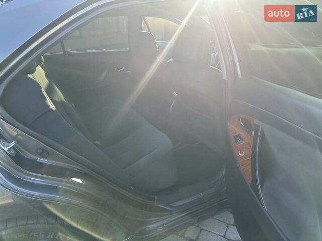 Серый Тойота Камри, объемом двигателя 2.36 л и пробегом 258 тыс. км за 9500 $, фото 13 на Automoto.ua