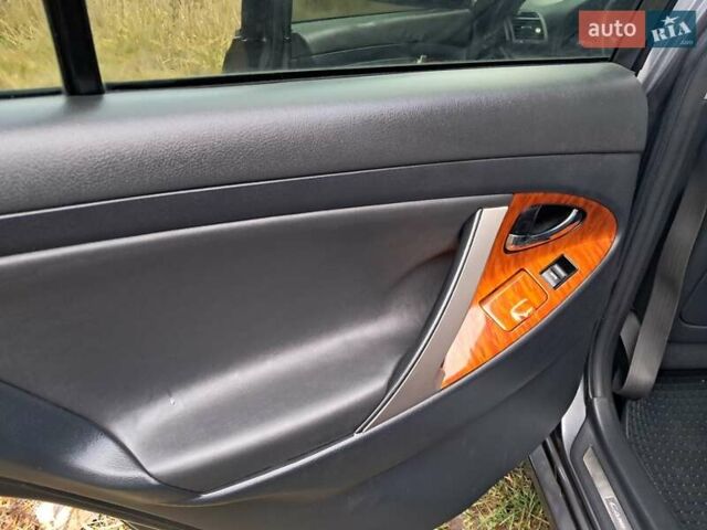 Серый Тойота Камри, объемом двигателя 2.4 л и пробегом 200 тыс. км за 4699 $, фото 29 на Automoto.ua