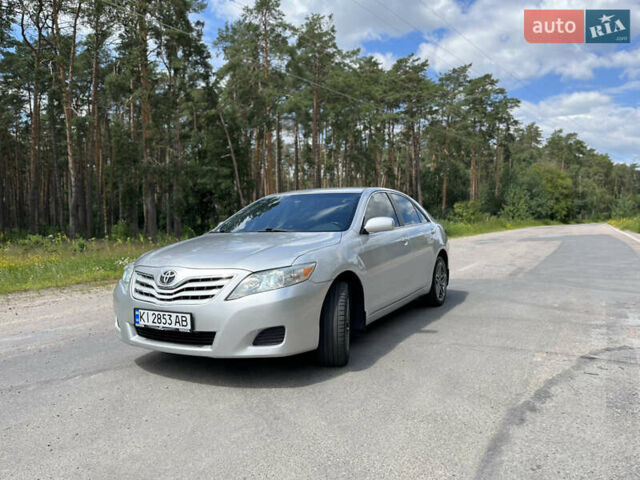 Серый Тойота Камри, объемом двигателя 2.5 л и пробегом 270 тыс. км за 8800 $, фото 17 на Automoto.ua