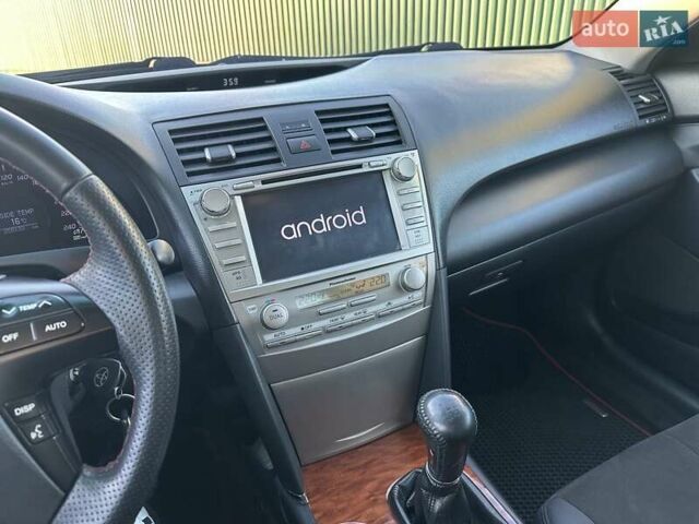 Серый Тойота Камри, объемом двигателя 2.36 л и пробегом 258 тыс. км за 9500 $, фото 18 на Automoto.ua