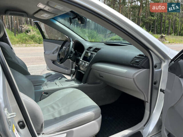 Сірий Тойота Камрі, об'ємом двигуна 2.5 л та пробігом 270 тис. км за 9100 $, фото 29 на Automoto.ua