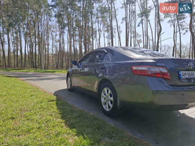 Сірий Тойота Камрі, об'ємом двигуна 2.4 л та пробігом 190 тис. км за 11000 $, фото 4 на Automoto.ua