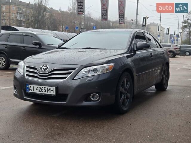 Серый Тойота Камри, объемом двигателя 3.5 л и пробегом 157 тыс. км за 15900 $, фото 1 на Automoto.ua