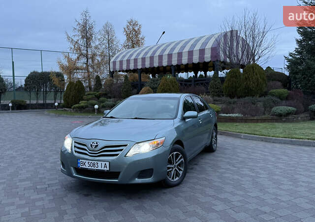 Сірий Тойота Камрі, об'ємом двигуна 2.49 л та пробігом 240 тис. км за 8500 $, фото 1 на Automoto.ua