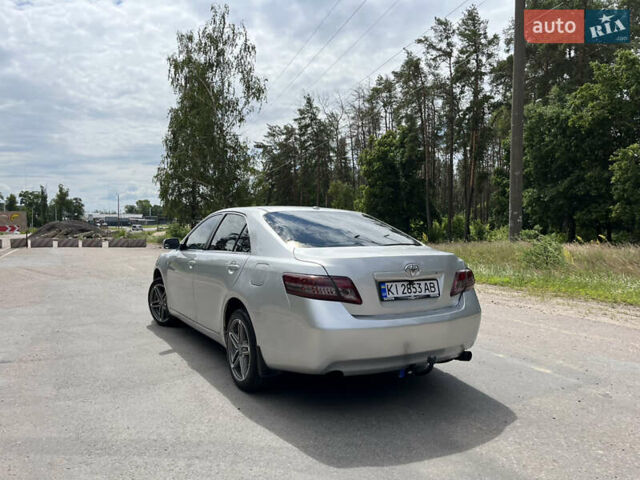 Серый Тойота Камри, объемом двигателя 2.5 л и пробегом 270 тыс. км за 8800 $, фото 4 на Automoto.ua