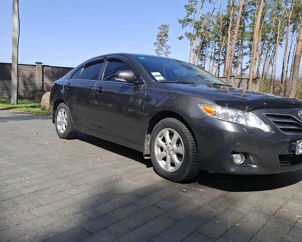 Сірий Тойота Камрі, об'ємом двигуна 2.4 л та пробігом 190 тис. км за 11000 $, фото 6 на Automoto.ua