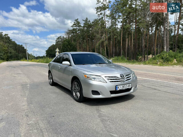 Серый Тойота Камри, объемом двигателя 2.5 л и пробегом 270 тыс. км за 8800 $, фото 10 на Automoto.ua