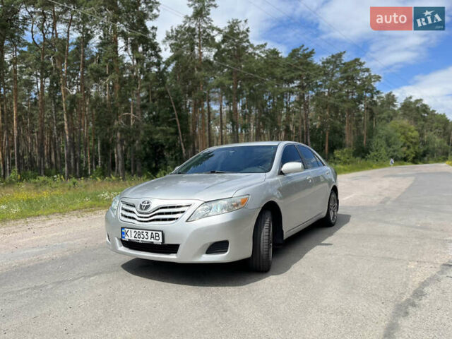 Серый Тойота Камри, объемом двигателя 2.5 л и пробегом 270 тыс. км за 8800 $, фото 1 на Automoto.ua