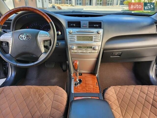Серый Тойота Камри, объемом двигателя 3.5 л и пробегом 157 тыс. км за 15500 $, фото 12 на Automoto.ua