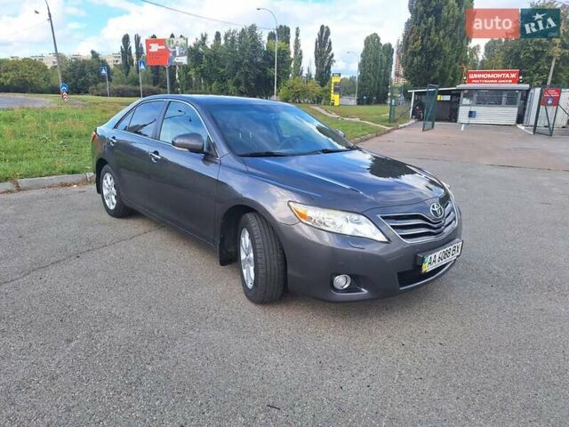 Серый Тойота Камри, объемом двигателя 2.36 л и пробегом 203 тыс. км за 9500 $, фото 7 на Automoto.ua