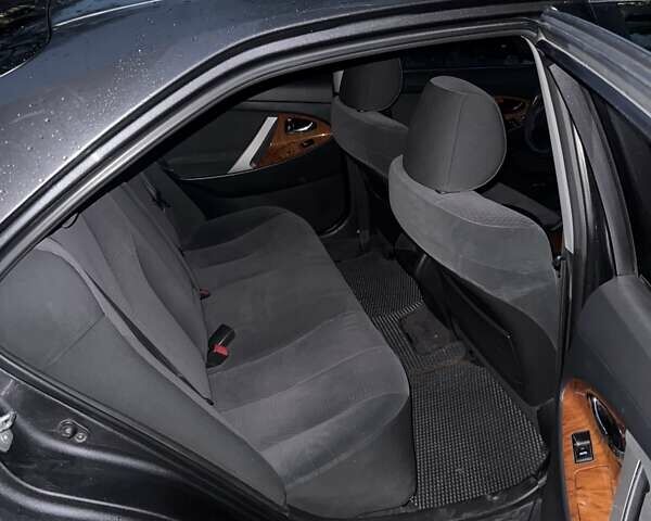 Серый Тойота Камри, объемом двигателя 2.39 л и пробегом 265 тыс. км за 10000 $, фото 7 на Automoto.ua