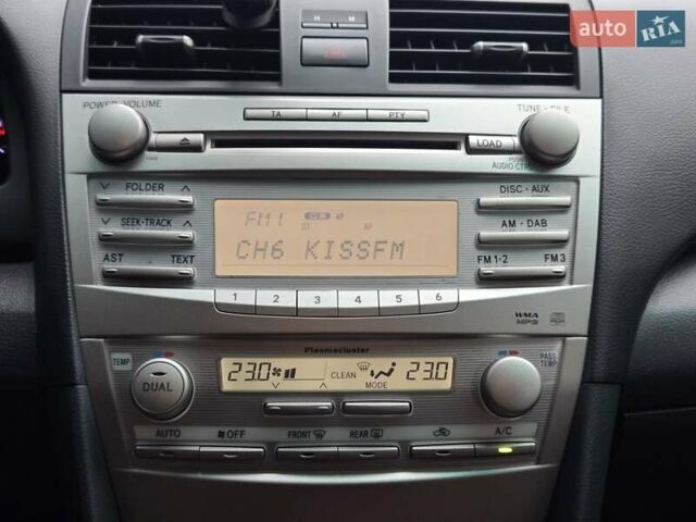 Серый Тойота Камри, объемом двигателя 3.5 л и пробегом 157 тыс. км за 15900 $, фото 23 на Automoto.ua