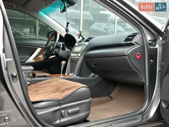 Серый Тойота Камри, объемом двигателя 3.5 л и пробегом 157 тыс. км за 15900 $, фото 9 на Automoto.ua