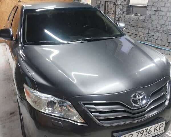 Серый Тойота Камри, объемом двигателя 2.36 л и пробегом 170 тыс. км за 9048 $, фото 1 на Automoto.ua