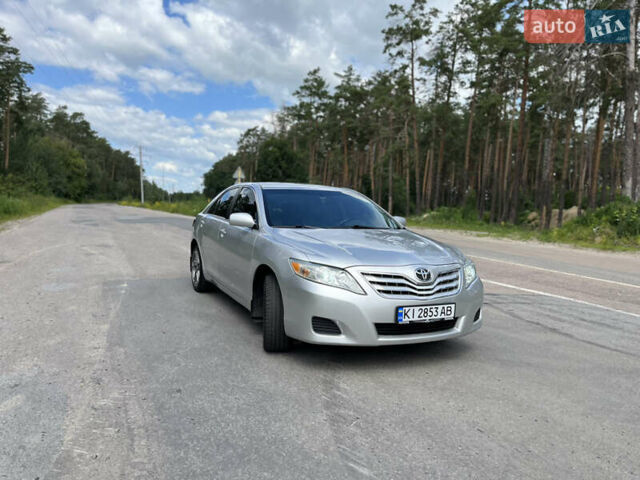 Серый Тойота Камри, объемом двигателя 2.5 л и пробегом 270 тыс. км за 8800 $, фото 18 на Automoto.ua