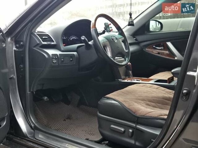 Серый Тойота Камри, объемом двигателя 3.5 л и пробегом 157 тыс. км за 15900 $, фото 7 на Automoto.ua