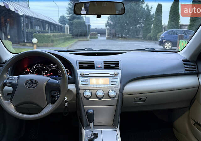 Сірий Тойота Камрі, об'ємом двигуна 2.49 л та пробігом 240 тис. км за 8500 $, фото 5 на Automoto.ua