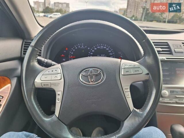 Серый Тойота Камри, объемом двигателя 2.36 л и пробегом 203 тыс. км за 9500 $, фото 14 на Automoto.ua
