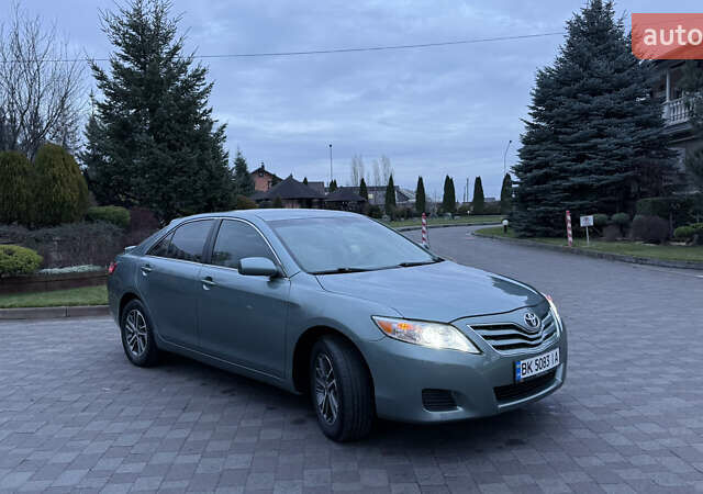 Сірий Тойота Камрі, об'ємом двигуна 2.49 л та пробігом 240 тис. км за 8500 $, фото 2 на Automoto.ua