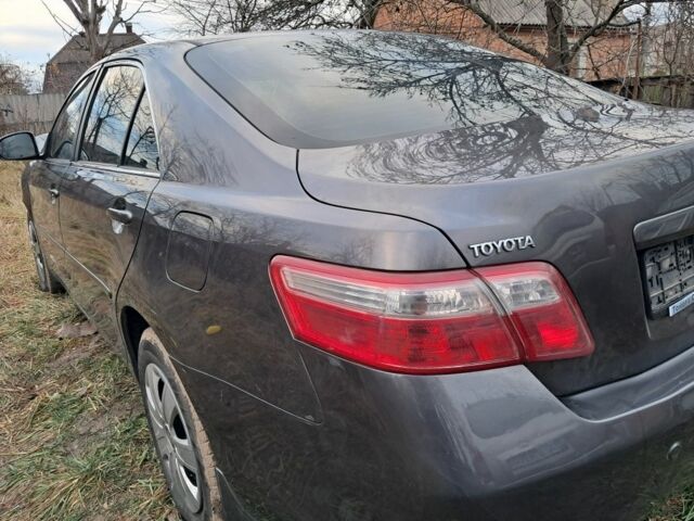Серый Тойота Камри, объемом двигателя 2.4 л и пробегом 200 тыс. км за 4699 $, фото 2 на Automoto.ua