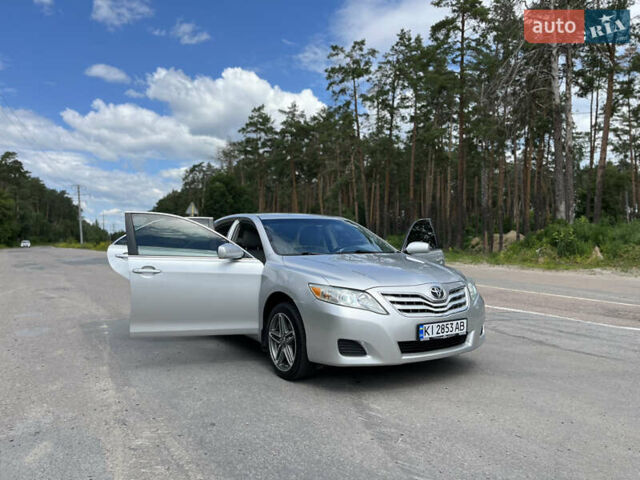 Серый Тойота Камри, объемом двигателя 2.5 л и пробегом 270 тыс. км за 8800 $, фото 19 на Automoto.ua