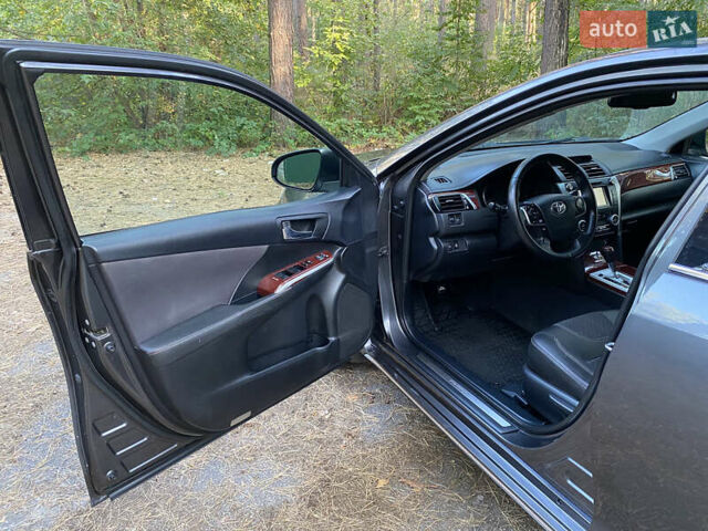 Серый Тойота Камри, объемом двигателя 2.49 л и пробегом 238 тыс. км за 11500 $, фото 7 на Automoto.ua