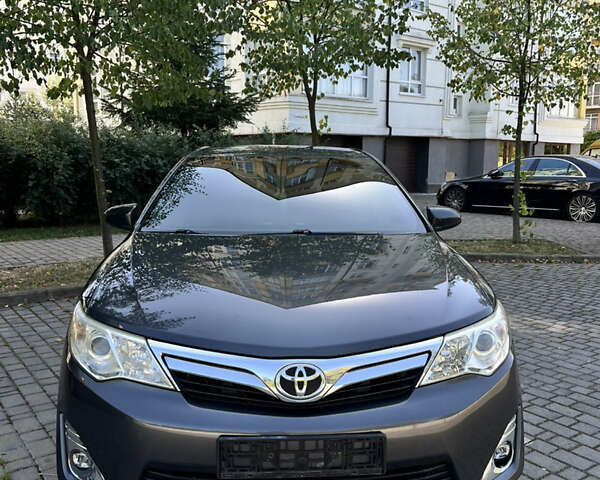 Сірий Тойота Камрі, об'ємом двигуна 2.5 л та пробігом 264 тис. км за 11500 $, фото 1 на Automoto.ua