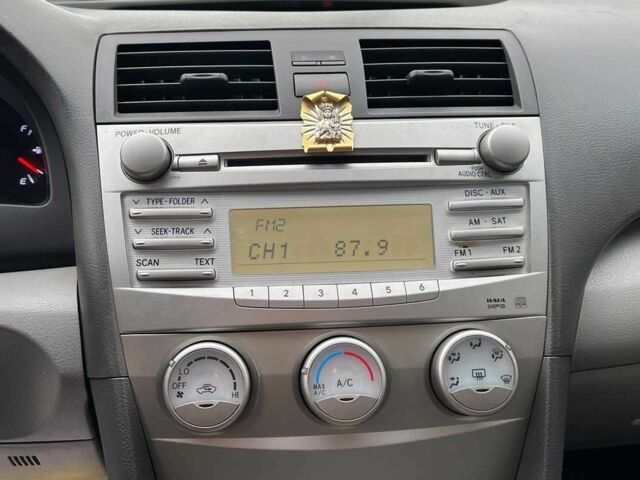 Серый Тойота Камри, объемом двигателя 2.5 л и пробегом 200 тыс. км за 9999 $, фото 14 на Automoto.ua