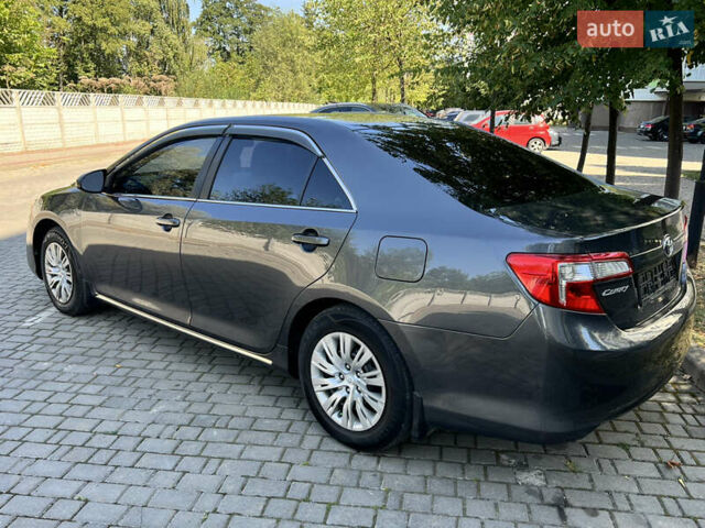 Сірий Тойота Камрі, об'ємом двигуна 2.5 л та пробігом 264 тис. км за 11500 $, фото 15 на Automoto.ua