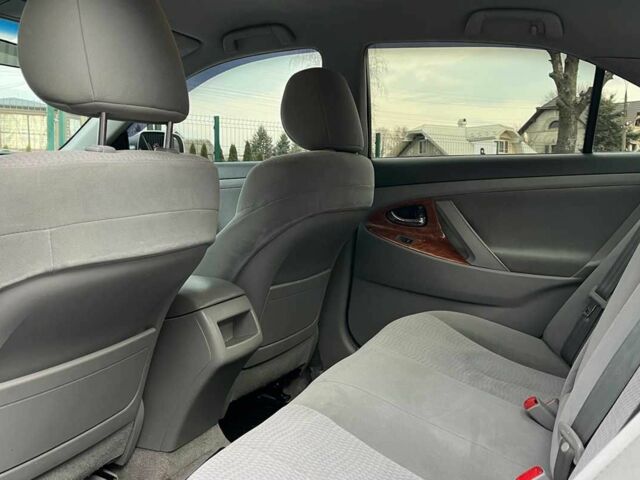 Серый Тойота Камри, объемом двигателя 2.5 л и пробегом 200 тыс. км за 9999 $, фото 17 на Automoto.ua