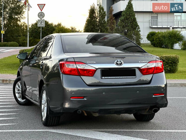 Серый Тойота Камри, объемом двигателя 2.5 л и пробегом 145 тыс. км за 13400 $, фото 10 на Automoto.ua