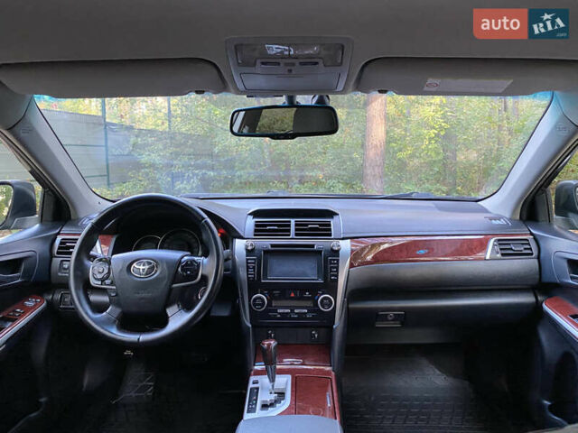 Серый Тойота Камри, объемом двигателя 2.49 л и пробегом 238 тыс. км за 11500 $, фото 11 на Automoto.ua