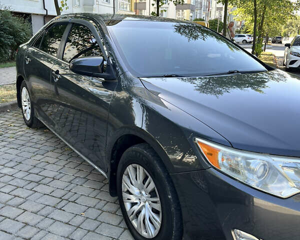 Сірий Тойота Камрі, об'ємом двигуна 2.5 л та пробігом 264 тис. км за 11500 $, фото 2 на Automoto.ua