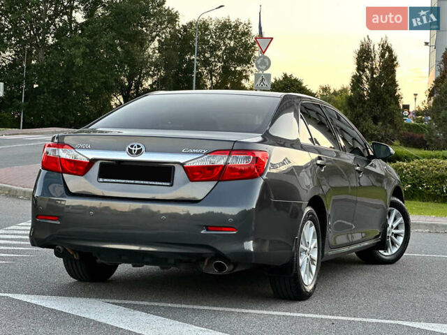Серый Тойота Камри, объемом двигателя 2.5 л и пробегом 145 тыс. км за 13400 $, фото 15 на Automoto.ua
