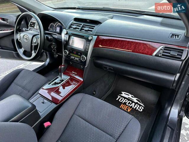 Серый Тойота Камри, объемом двигателя 2.5 л и пробегом 145 тыс. км за 13400 $, фото 32 на Automoto.ua