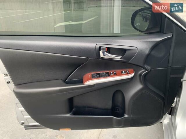 Серый Тойота Камри, объемом двигателя 2.49 л и пробегом 196 тыс. км за 12300 $, фото 61 на Automoto.ua