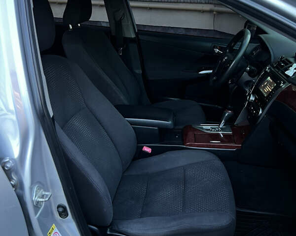 Серый Тойота Камри, объемом двигателя 2.49 л и пробегом 303 тыс. км за 10500 $, фото 21 на Automoto.ua