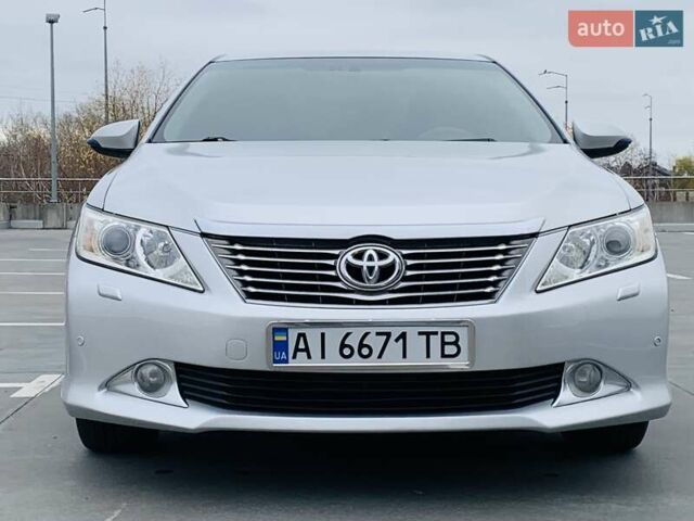 Серый Тойота Камри, объемом двигателя 2.49 л и пробегом 196 тыс. км за 12300 $, фото 42 на Automoto.ua