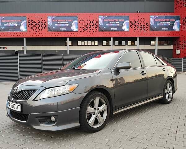 Сірий Тойота Камрі, об'ємом двигуна 2.5 л та пробігом 160 тис. км за 12000 $, фото 1 на Automoto.ua